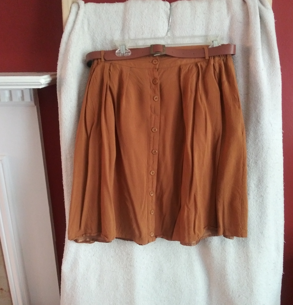 Belted skirt with pockets